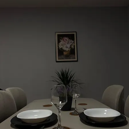 Apartment Golden 2 *